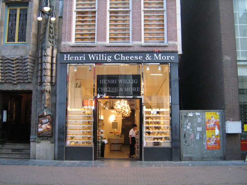 Amsterdam, jeden z bardziej interesująco wyglądających sklepów z serem